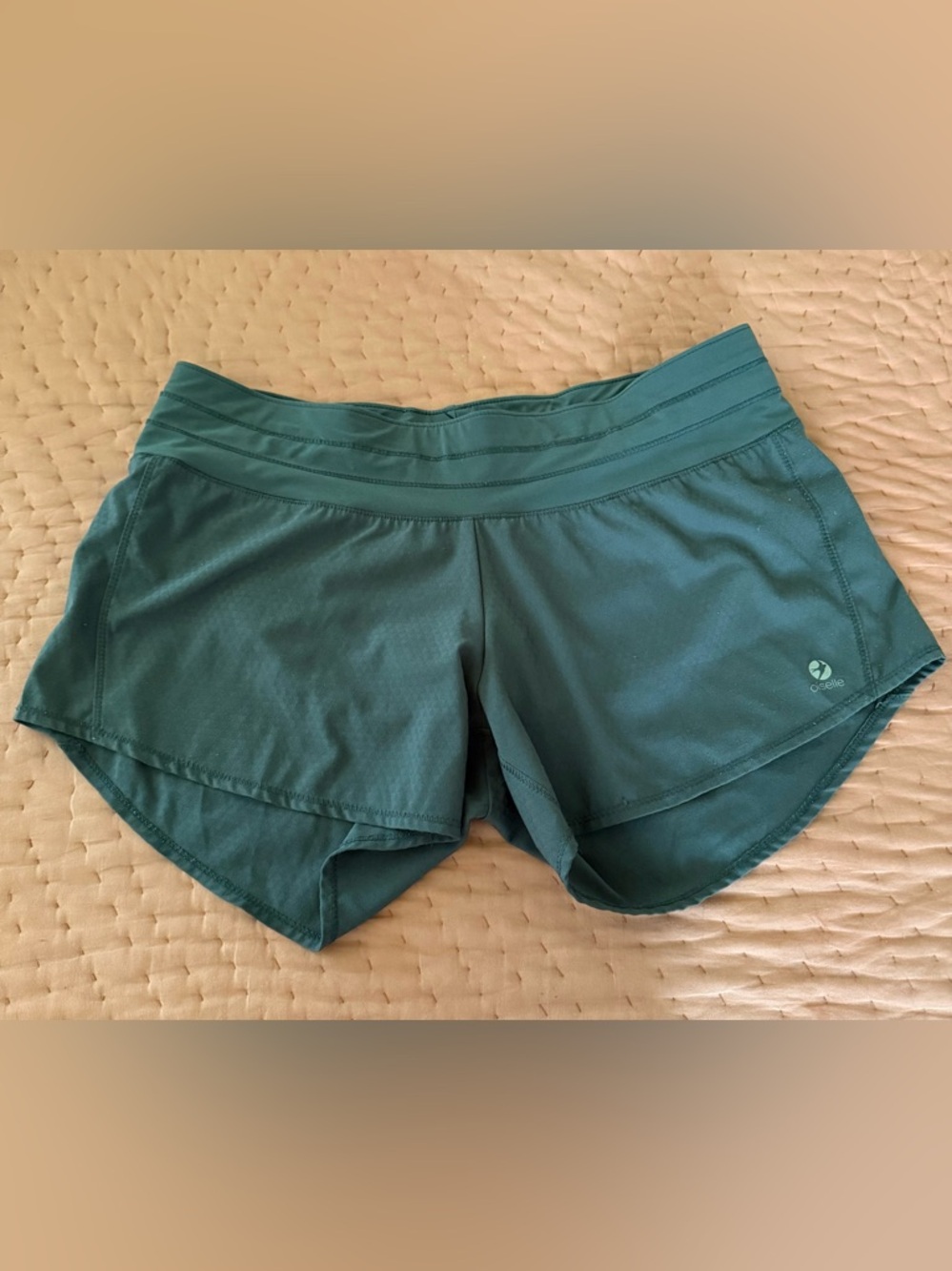 Oiselle Roga Shorts in grey, sz 6